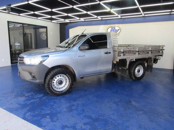 TOYOTA HILUX 2.8 D-4D TURBO DIESEL CS 4X4 MANUAL